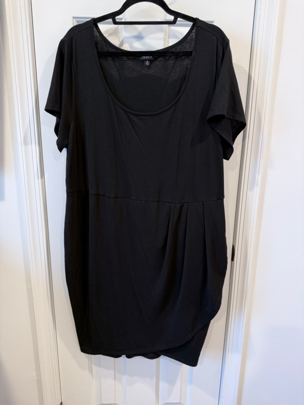 Torrid Scoop Neck Black Short Sleeve Tunic dress
